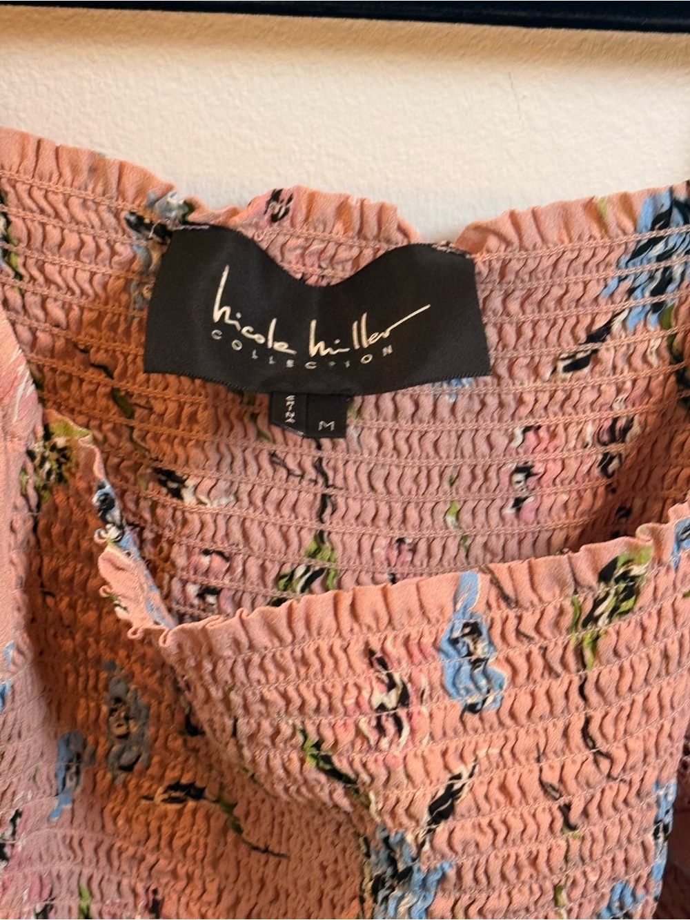 Nicole Miller‎ Collection Pink Floral Smocked Top M - Picture 2 of 5